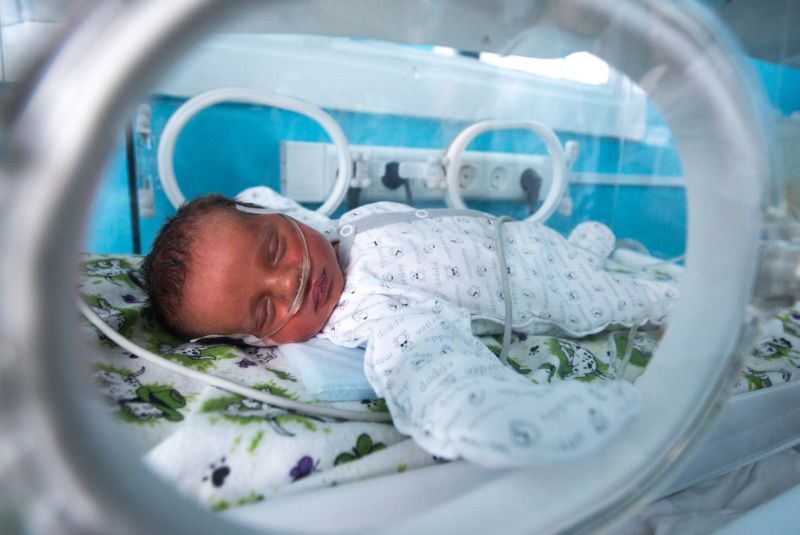 Newborn medicine in practice: a premature baby in an incubator